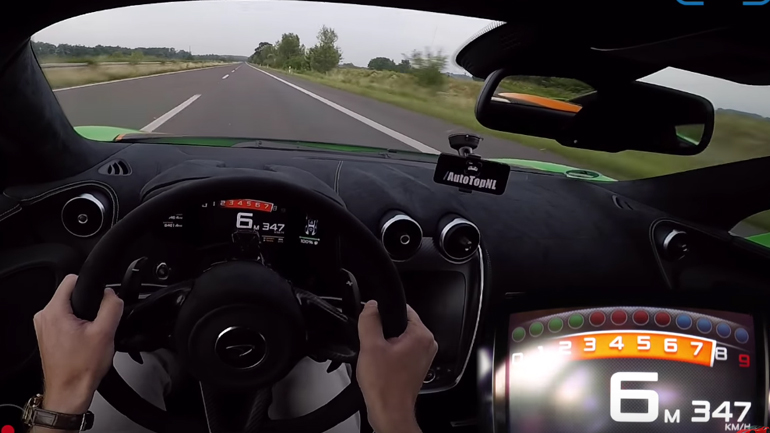 Ποια είναι η αίσθηση όταν τρέχεις με 347 χλμ./ώρα σε δημόσιο δρόμο;